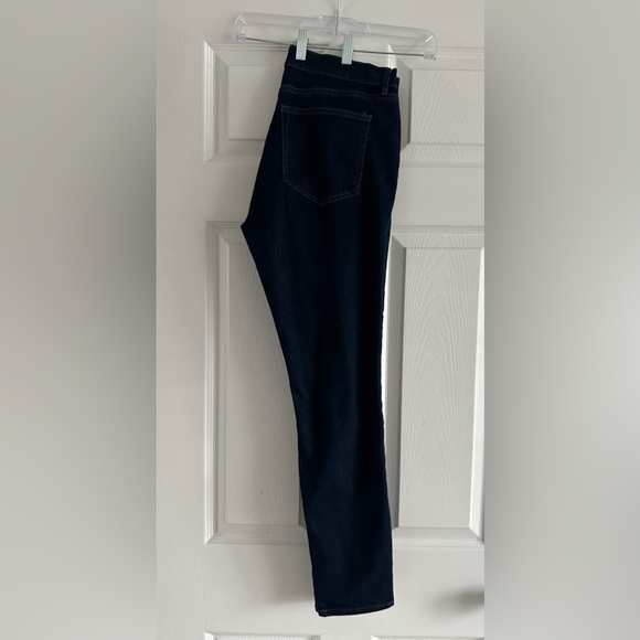 Loft Outlet Dark Wash Modern Skinny Jean. Size 6 - Picture 5 of 5
